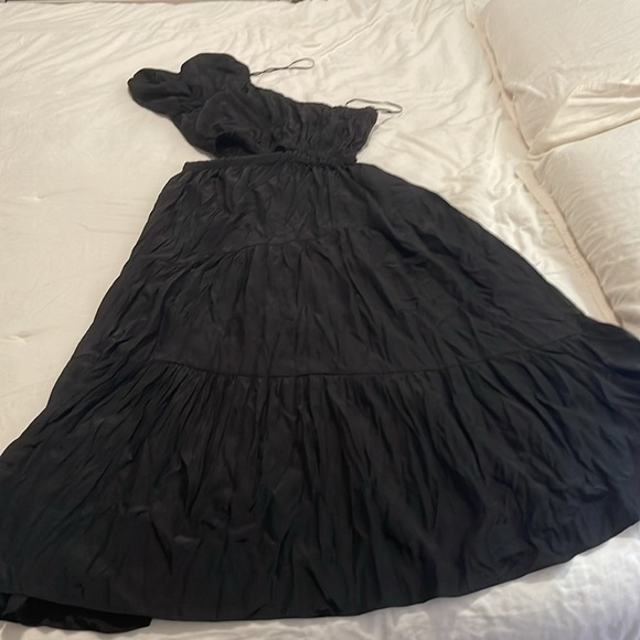 Moon River
One Shoulder Cutout Dress - Picture 4 of 5